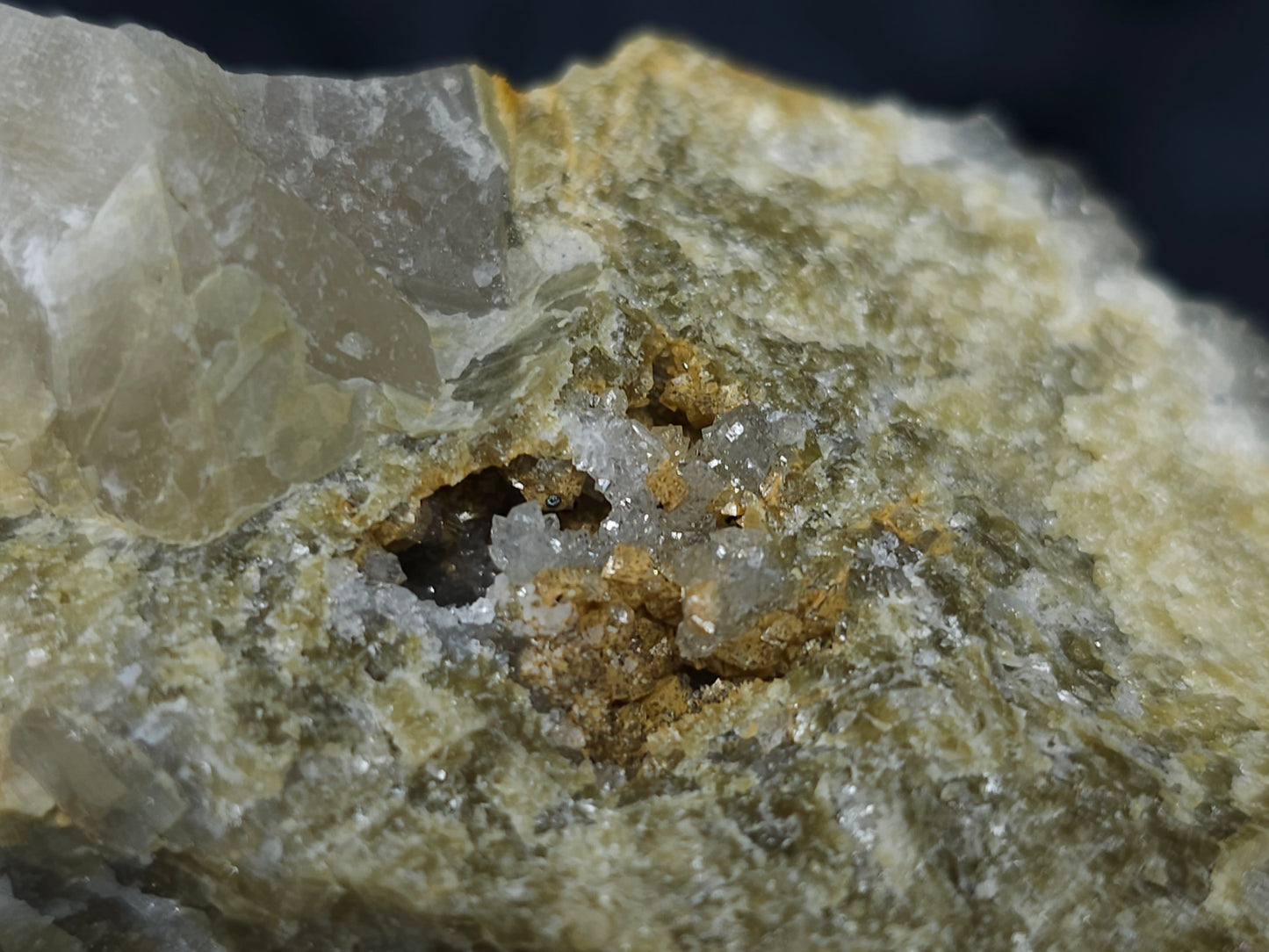 #88176 Purple Quartz geode with Spirit Gwindel Quartz on cream-white Calcite pseudomorph after Combined form Calcite on Calcite and Sedimentary matrix