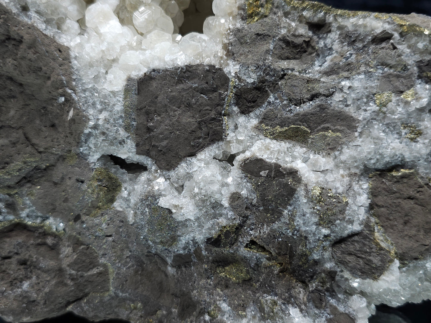 #33127 Super clear Nailhead Spar Calcite geode with Chalcopyrite ore and multiple small fossils in the matrix