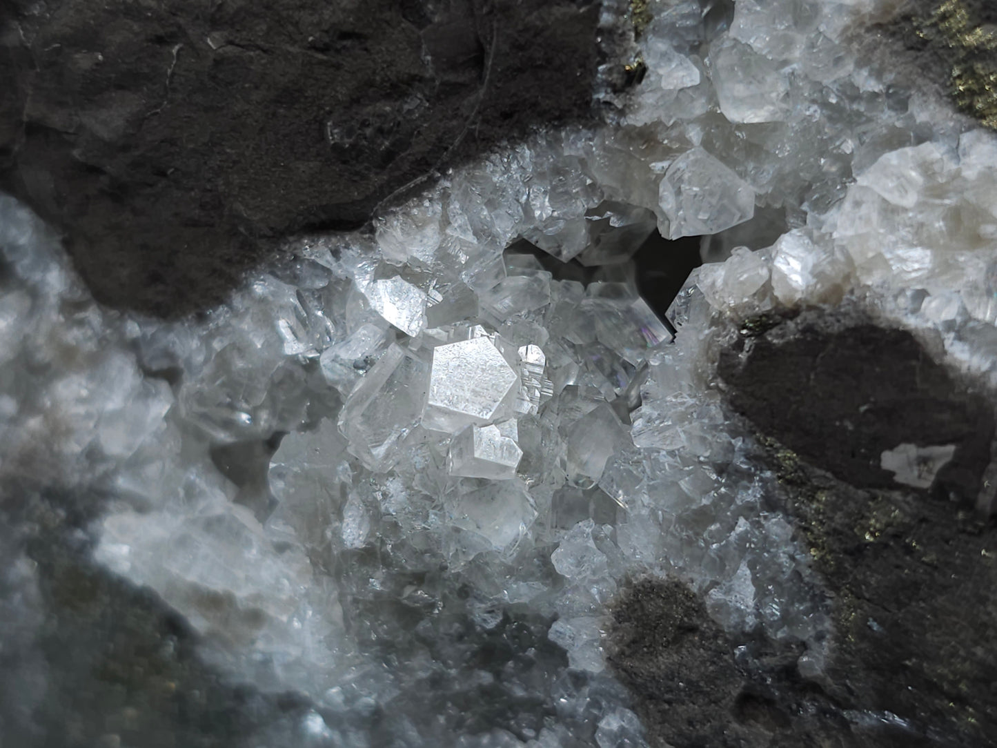 #33127 Super clear Nailhead Spar Calcite geode with Chalcopyrite ore and multiple small fossils in the matrix
