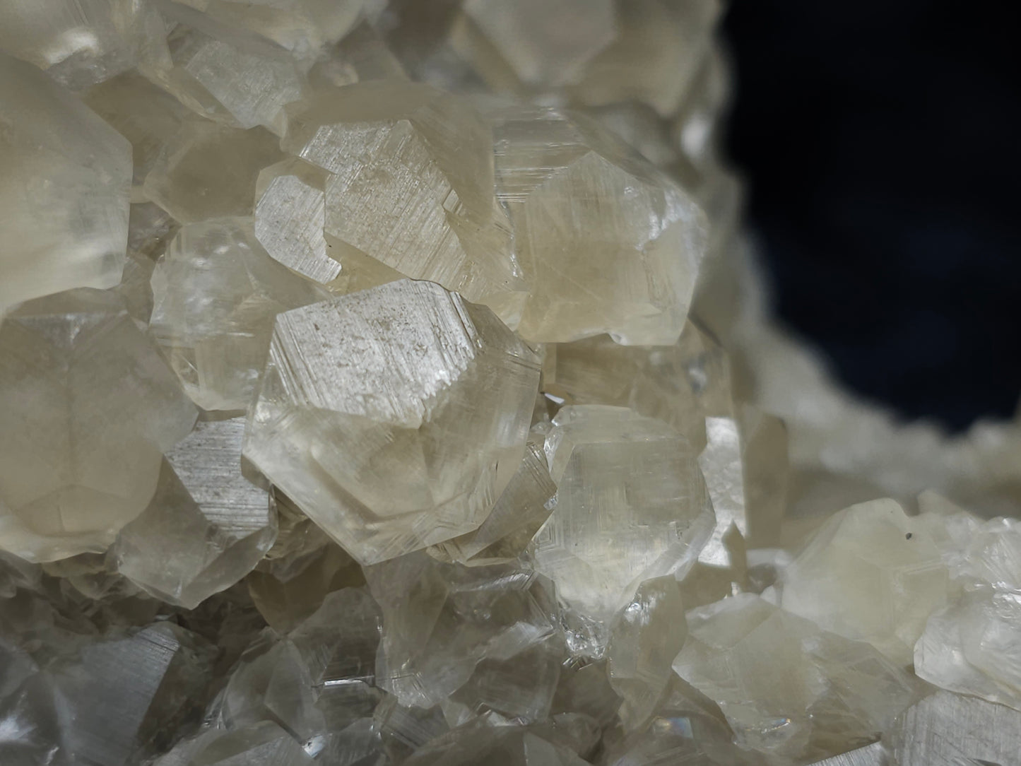 #33128 Super clear Nailhead Spar Calcite geode with Chalcopyrite ore and multiple small fossils in the matrix