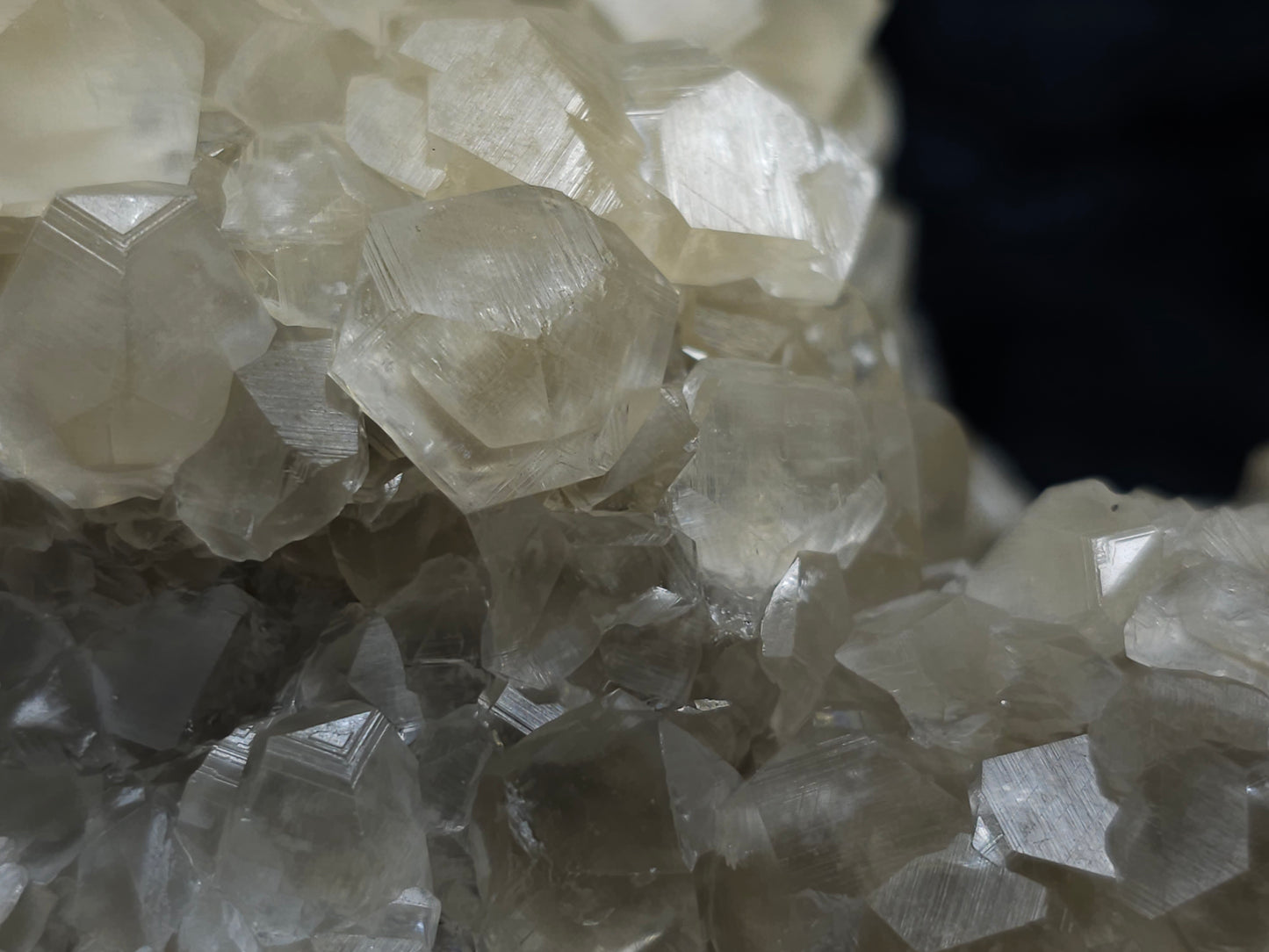 #33128 Super clear Nailhead Spar Calcite geode with Chalcopyrite ore and multiple small fossils in the matrix