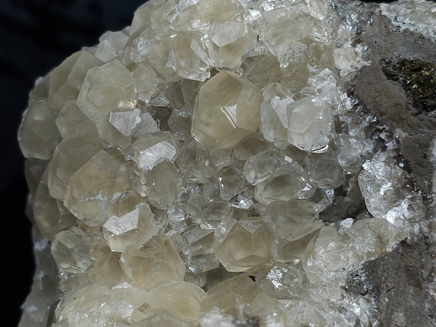 #33128 Super clear Nailhead Spar Calcite geode with Chalcopyrite ore and multiple small fossils in the matrix