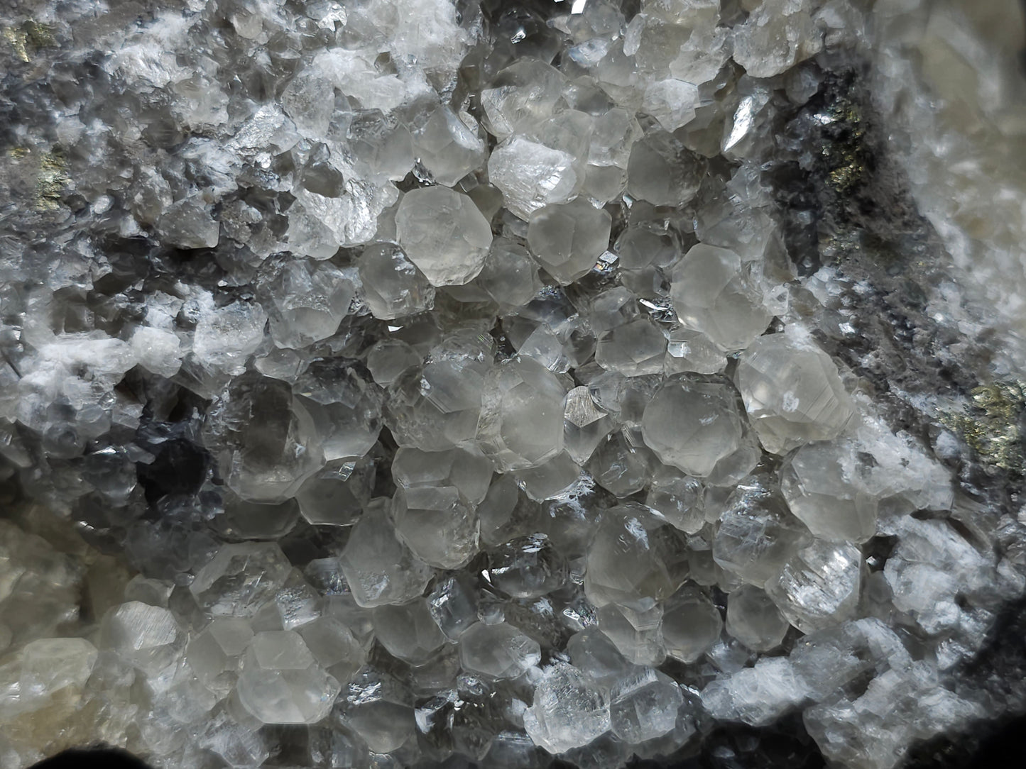 #33128 Super clear Nailhead Spar Calcite geode with Chalcopyrite ore and multiple small fossils in the matrix