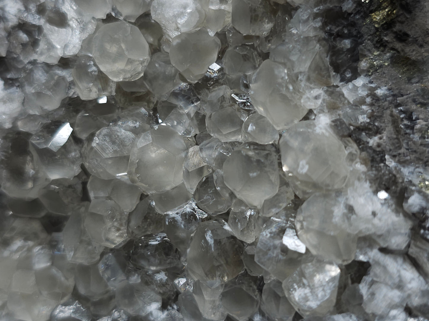 #33128 Super clear Nailhead Spar Calcite geode with Chalcopyrite ore and multiple small fossils in the matrix