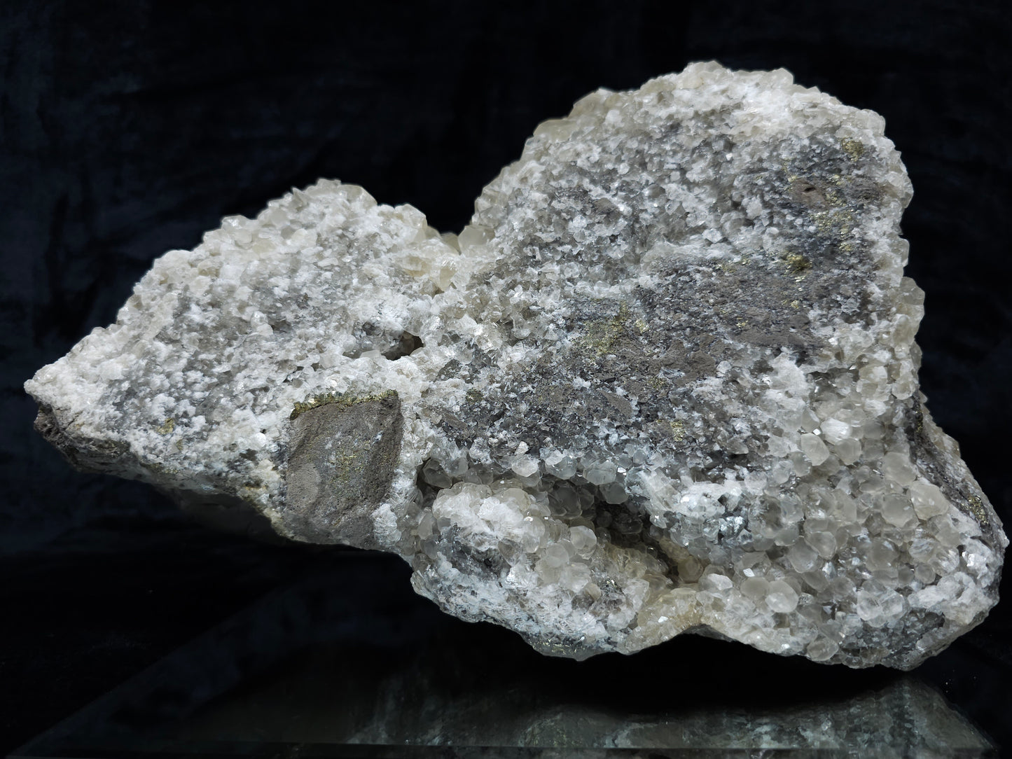 #33128 Super clear Nailhead Spar Calcite geode with Chalcopyrite ore and multiple small fossils in the matrix