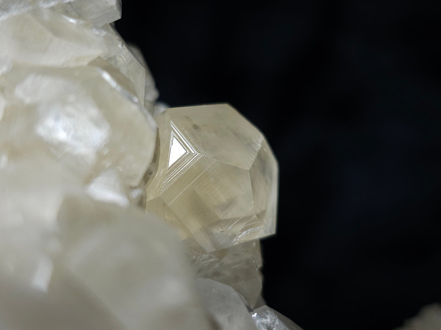 #33128 Super clear Nailhead Spar Calcite geode with Chalcopyrite ore and multiple small fossils in the matrix