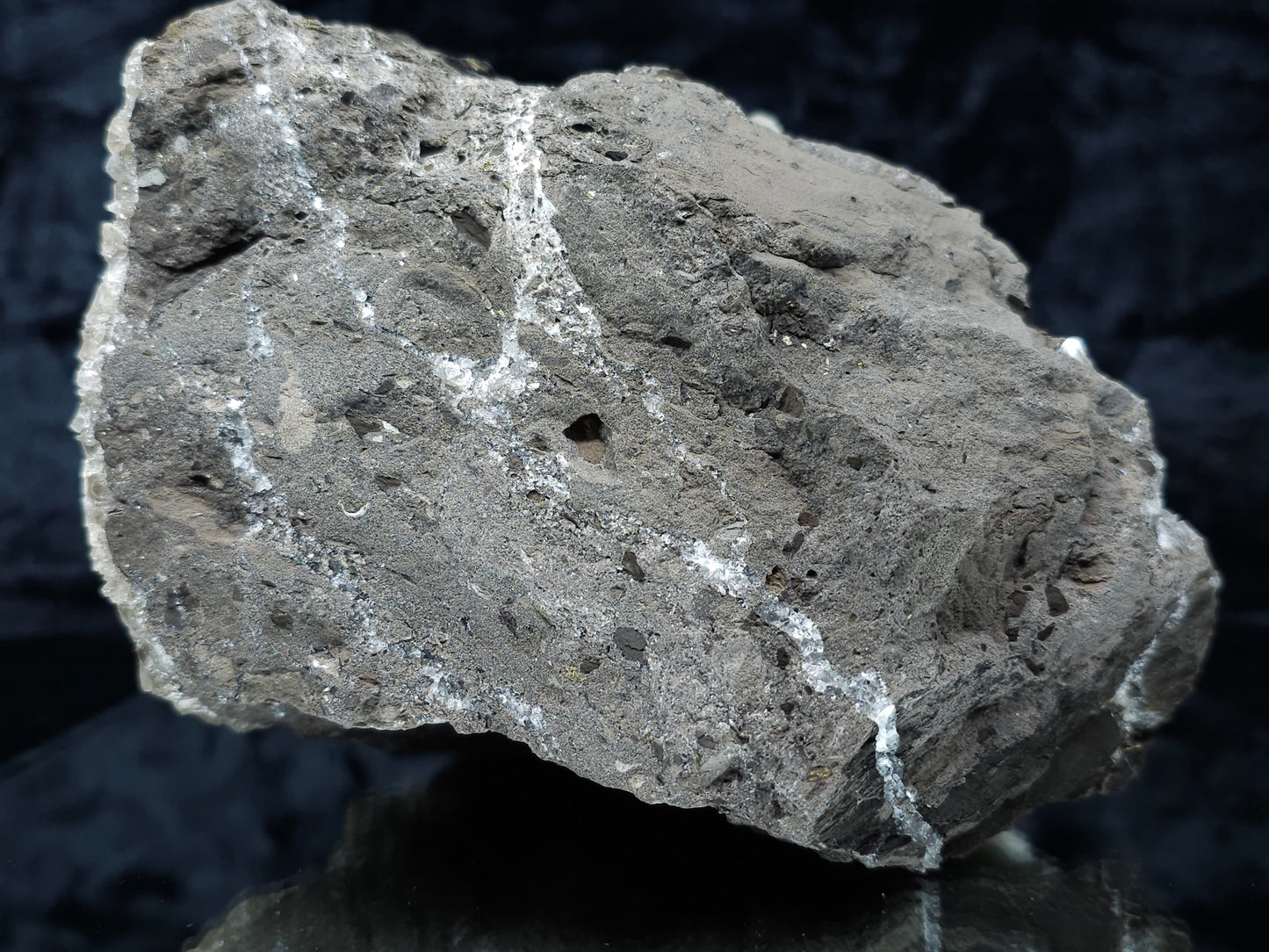 #33130 Super clear Nailhead Spar Calcite geode with Chalcopyrite ore and multiple small fossils in the matrix