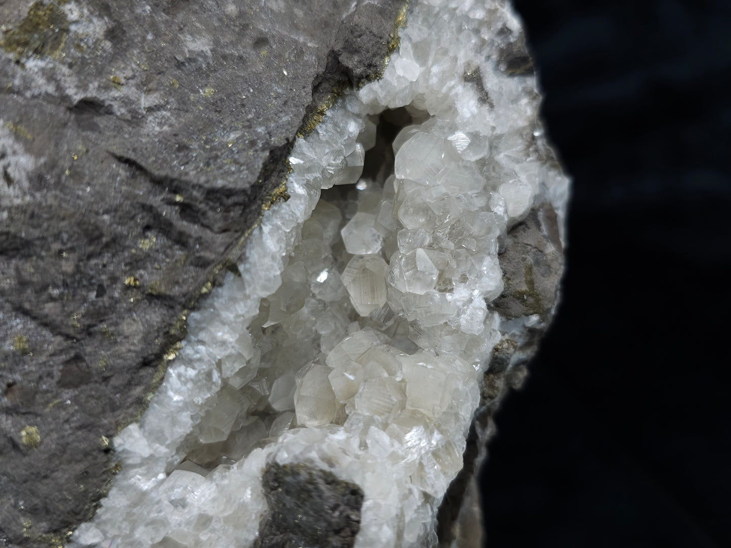 #33133 Super clear Nailhead Spar Calcite geode with Chalcopyrite ore and multiple small fossils in the matrix