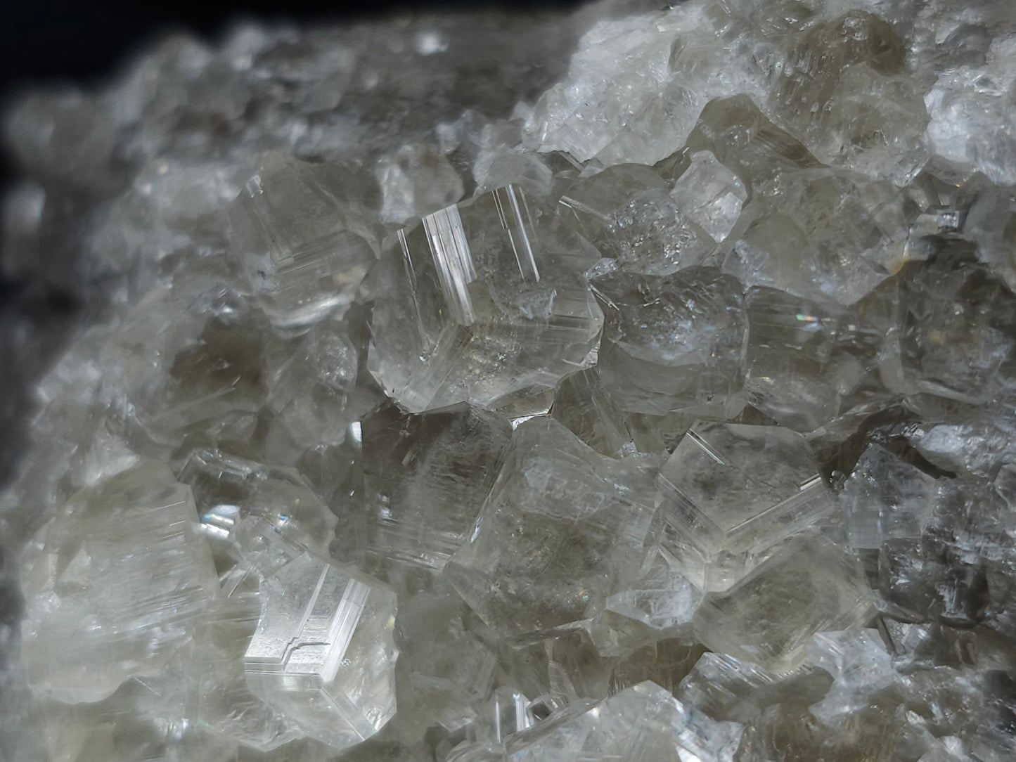 #33138 Super clear Nailhead Spar Calcite cluster with Chalcopyrite ore and multiple small fossils in the matrix