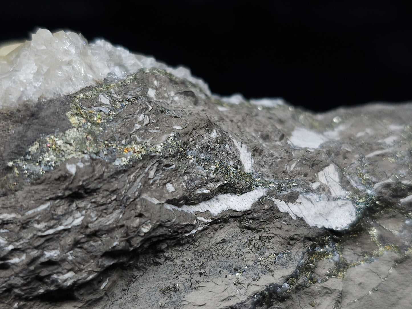 #33138 Super clear Nailhead Spar Calcite cluster with Chalcopyrite ore and multiple small fossils in the matrix