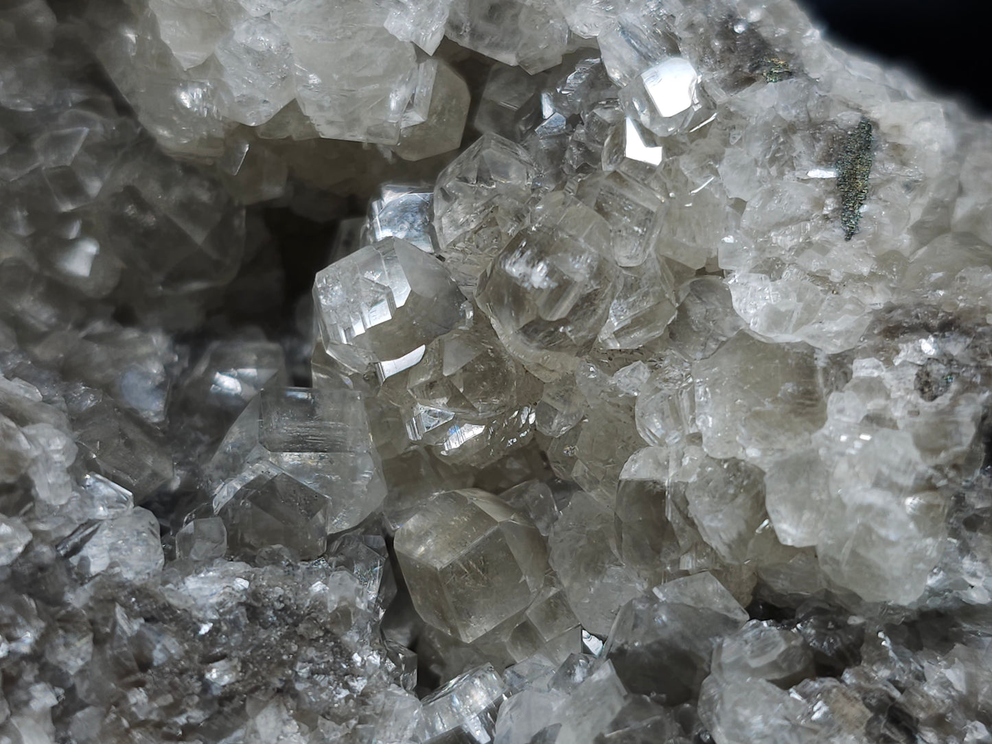 #33131 Super clear Nailhead Spar Calcite geode with Chalcopyrite ore and multiple small fossils in the matrix