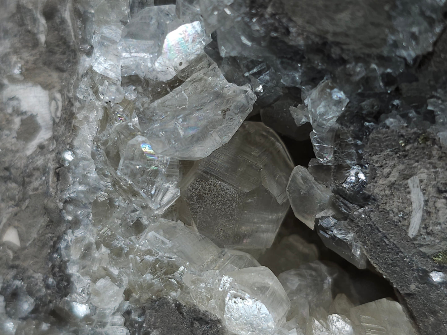 #33150 Super clear Nailhead Spar Calcite geode with Chalcopyrite ore and multiple small fossils in the matrix