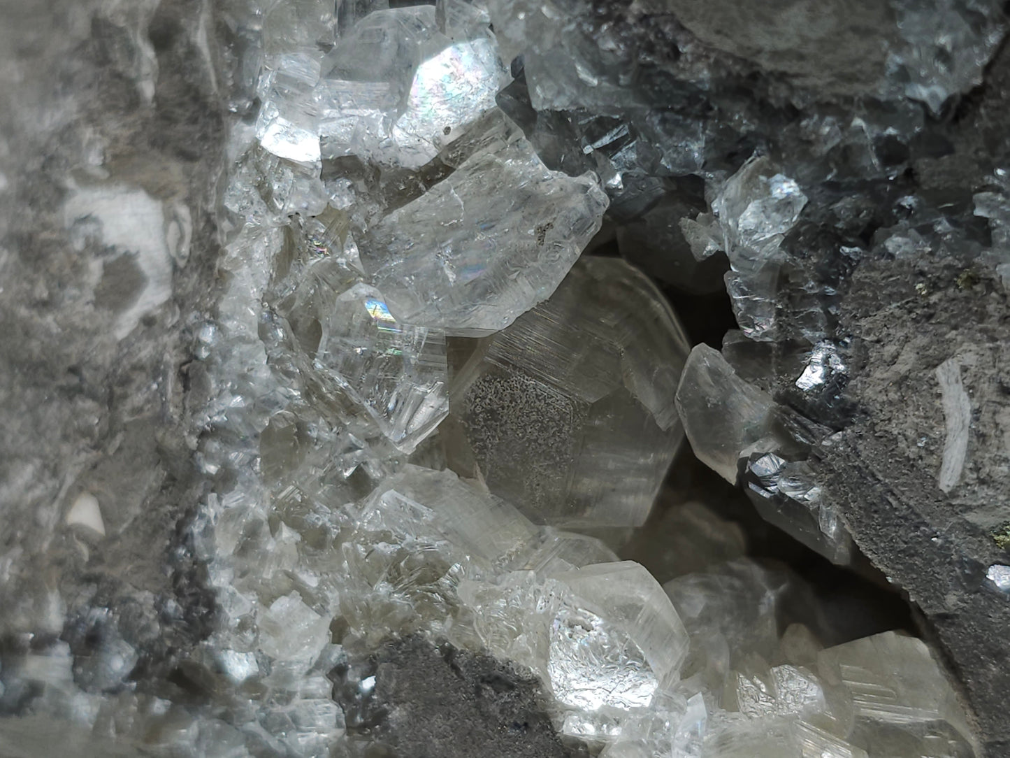 #33150 Super clear Nailhead Spar Calcite geode with Chalcopyrite ore and multiple small fossils in the matrix