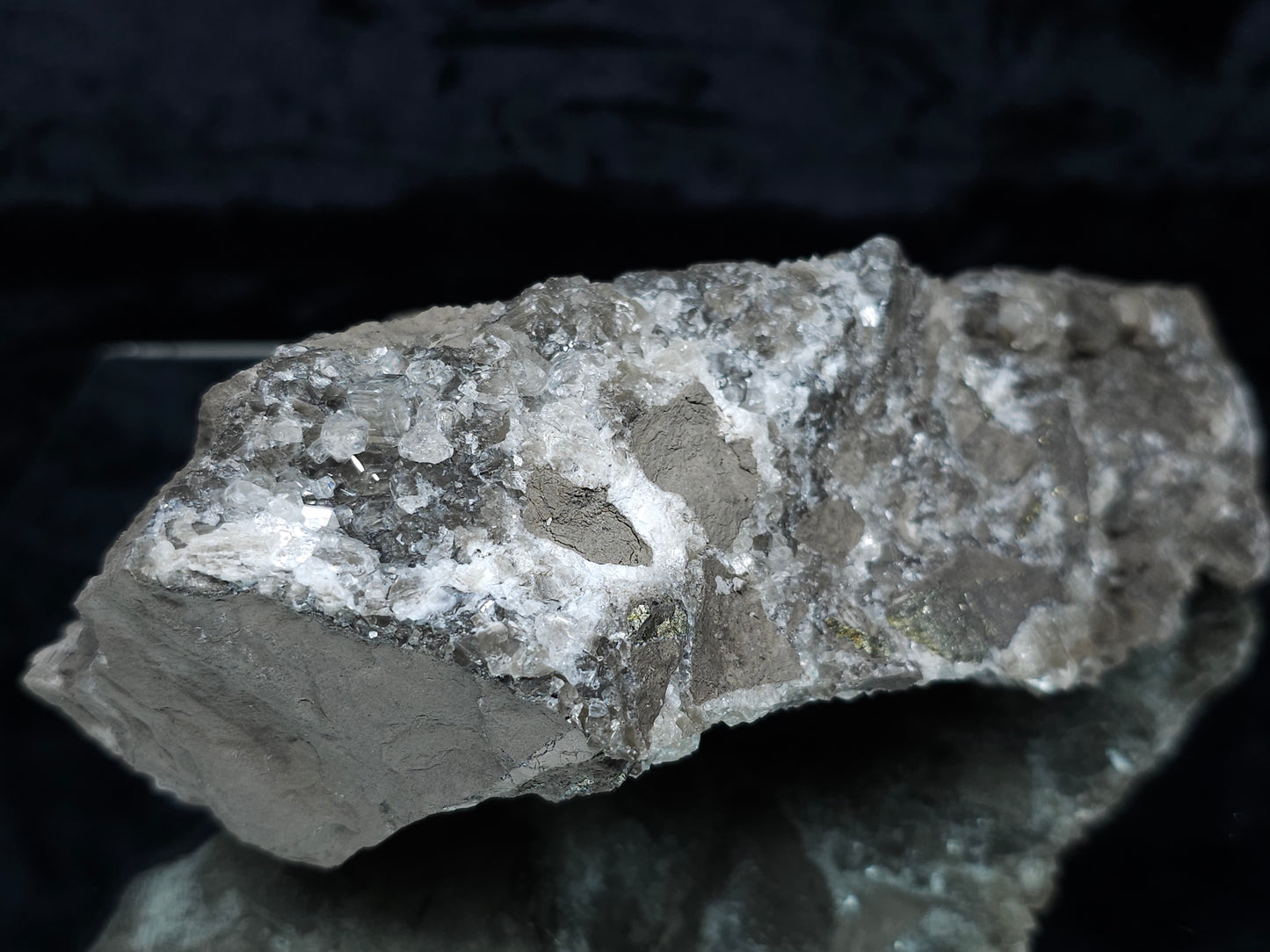 #33150 Super clear Nailhead Spar Calcite geode with Chalcopyrite ore and multiple small fossils in the matrix