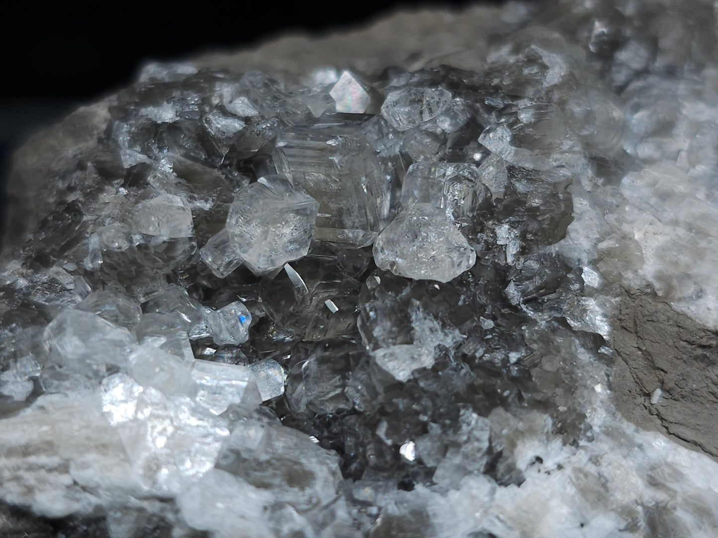 #33150 Super clear Nailhead Spar Calcite geode with Chalcopyrite ore and multiple small fossils in the matrix