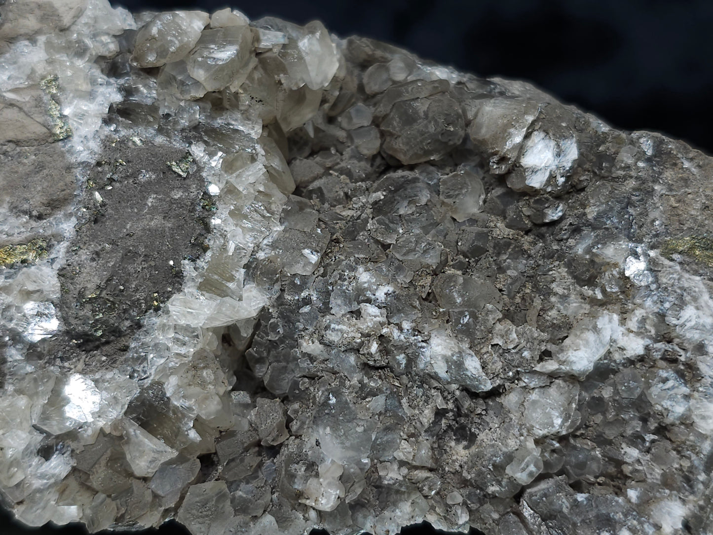 #33150 Super clear Nailhead Spar Calcite geode with Chalcopyrite ore and multiple small fossils in the matrix