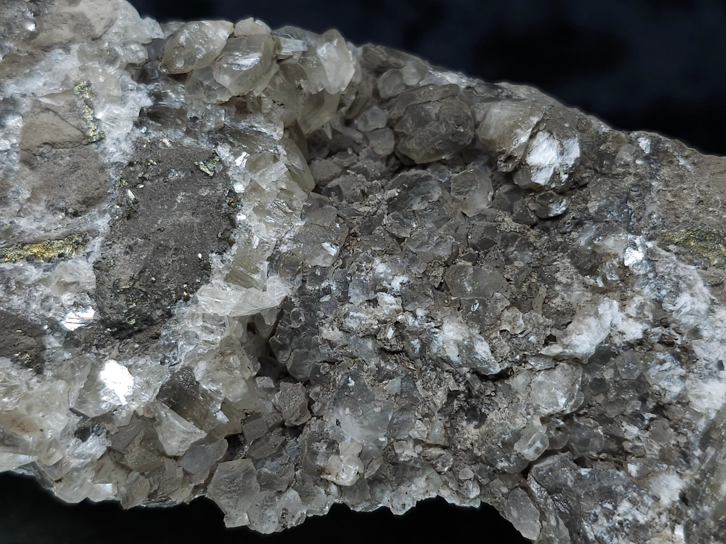 #33150 Super clear Nailhead Spar Calcite geode with Chalcopyrite ore and multiple small fossils in the matrix