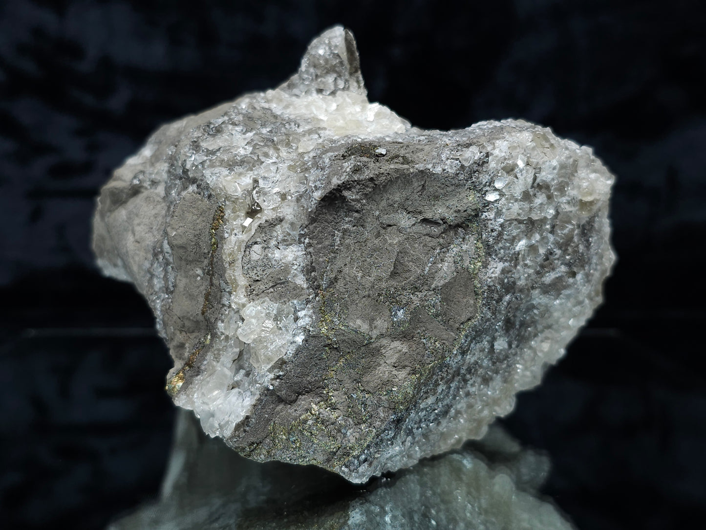 #33149 Super clear Nailhead Spar Calcite geode with Chalcopyrite ore and multiple small fossils in the matrix