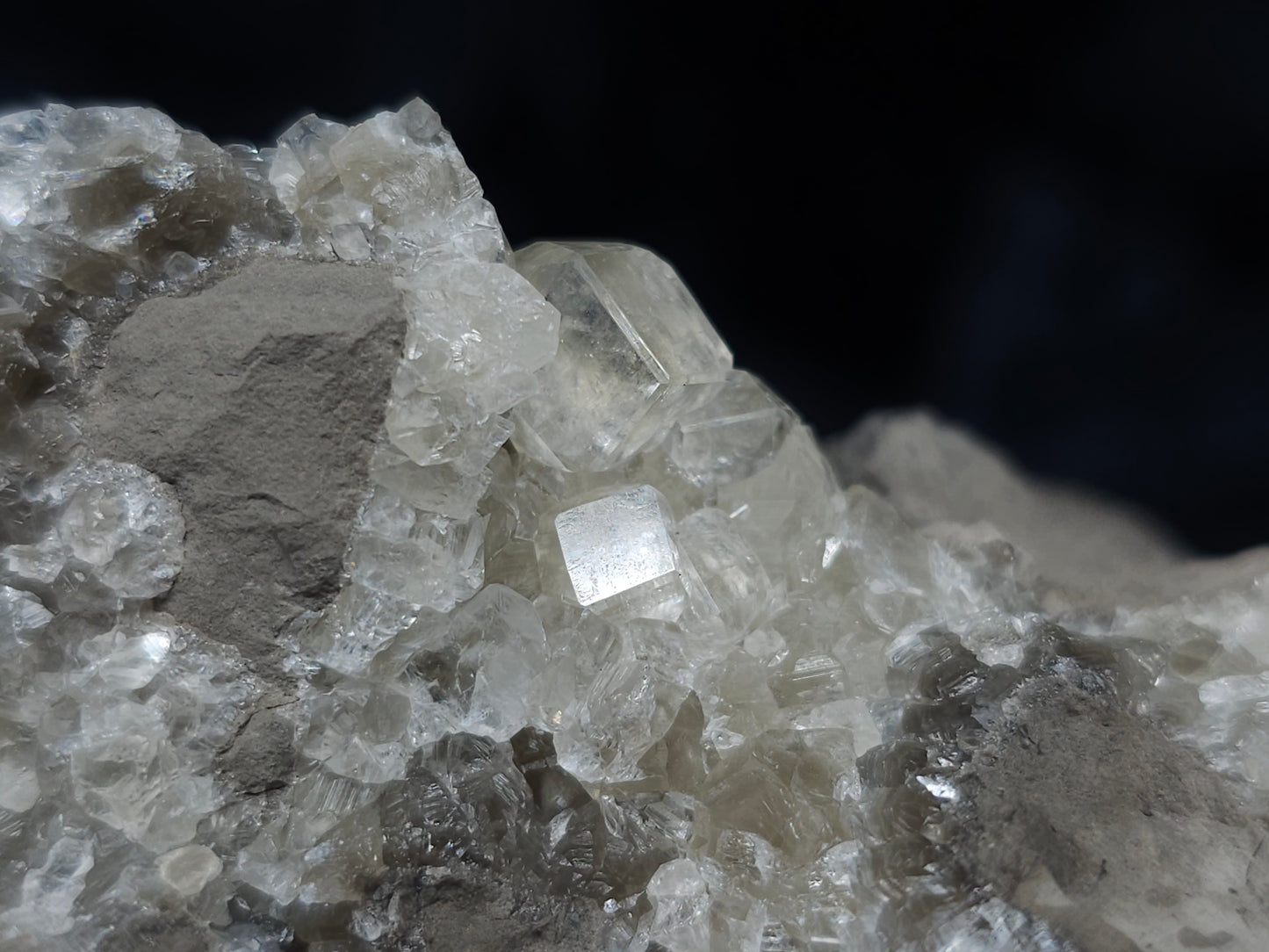 #33149 Super clear Nailhead Spar Calcite geode with Chalcopyrite ore and multiple small fossils in the matrix