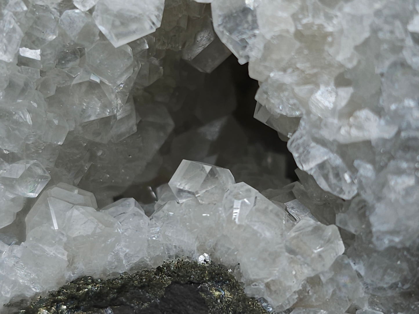 #33145 Super clear Nailhead Spar Calcite geode with Chalcopyrite ore and multiple small fossils in the matrix