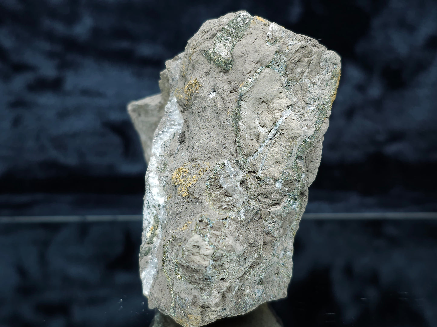 #33141 Super clear Nailhead Spar Calcite geode with Chalcopyrite ore and multiple small fossils in the matrix