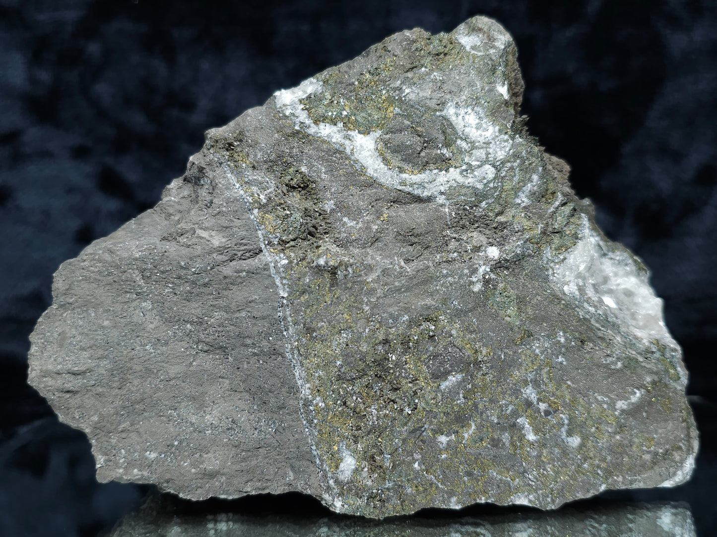 #33134 Super clear Nailhead Spar Calcite cluster with Chalcopyrite ore and multiple small fossils in the matrix