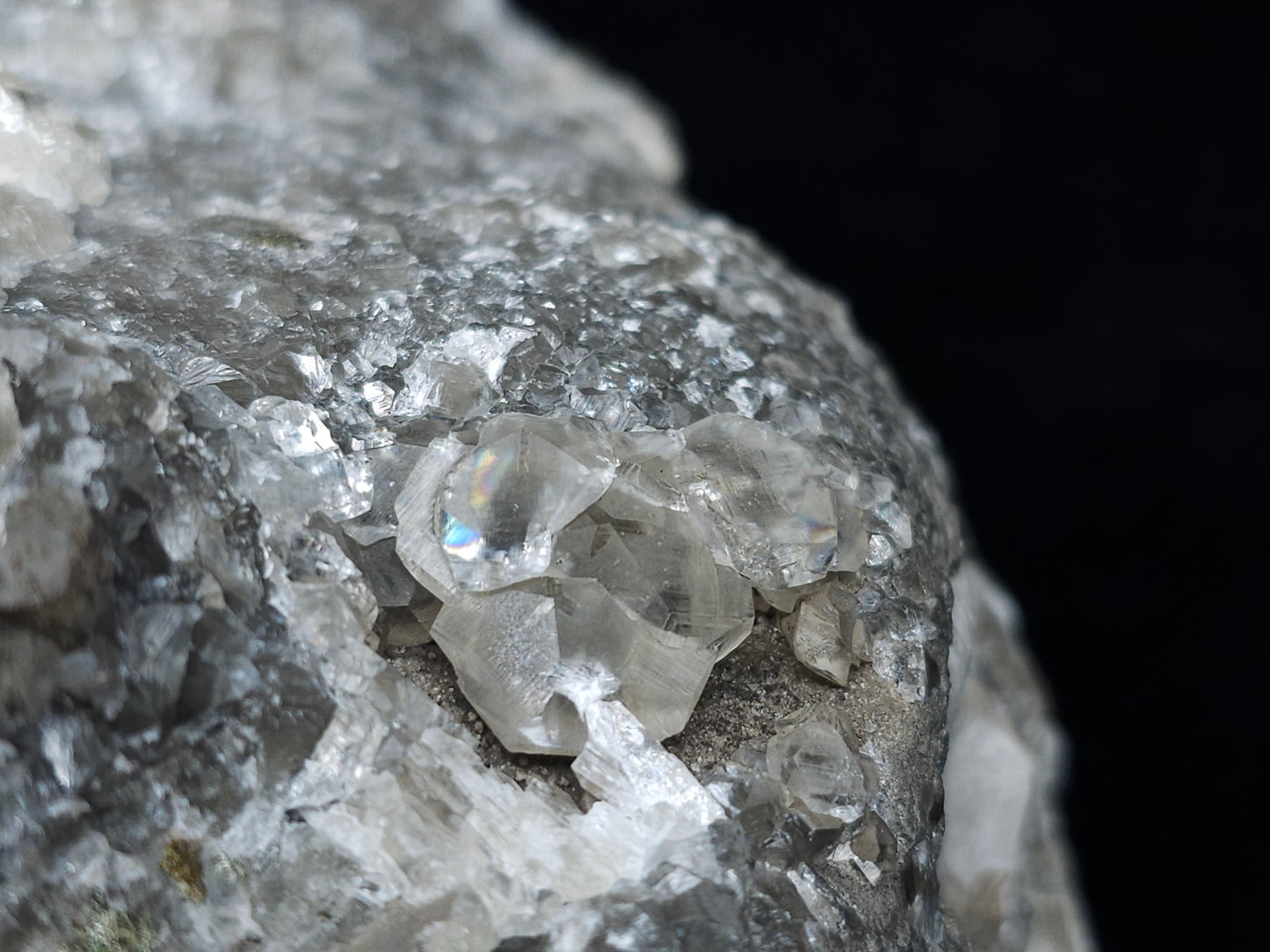 #33148 Super clear Nailhead Spar Calcite cluster with Chalcopyrite ore and multiple small fossils in the matrix