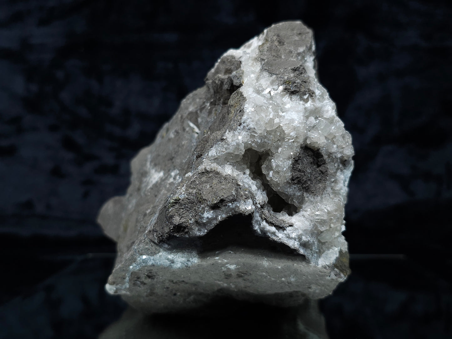 #33137 Super clear Nailhead Spar Calcite geode with Chalcopyrite ore and multiple small fossils in the matrix