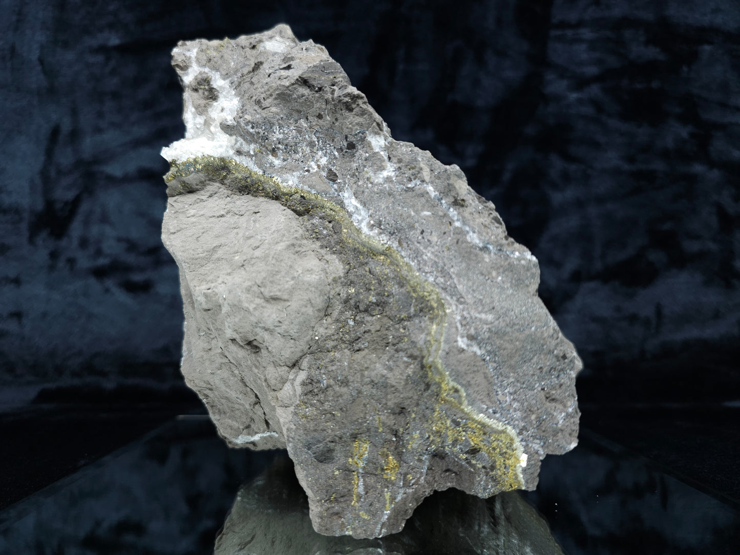 #33136 Super clear Nailhead Spar Calcite geode with Chalcopyrite ore and multiple small fossils in the matrix
