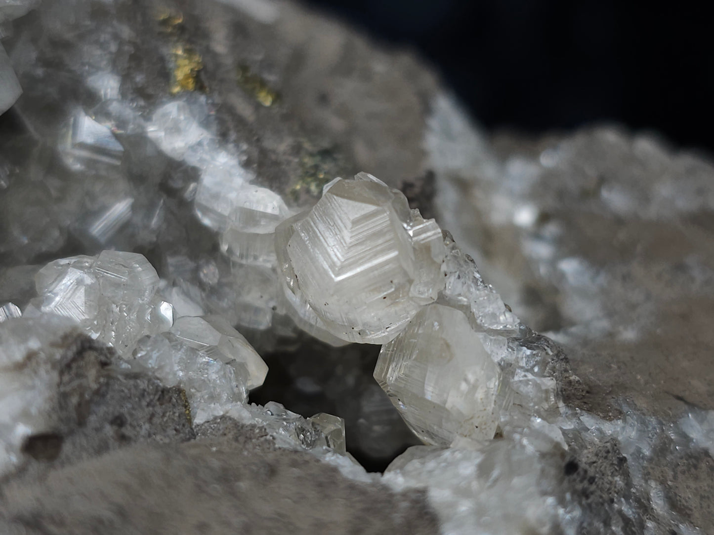 #33151 Super clear Nailhead Spar Calcite geode with Chalcopyrite ore and multiple small fossils in the matrix