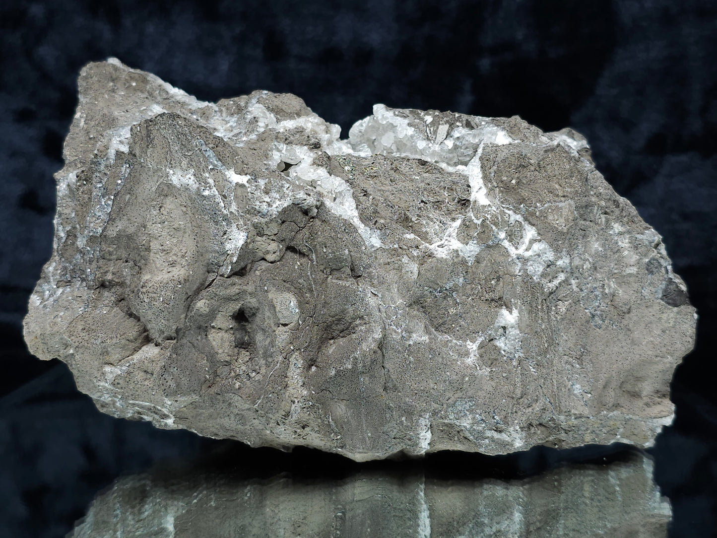 #33151 Super clear Nailhead Spar Calcite geode with Chalcopyrite ore and multiple small fossils in the matrix