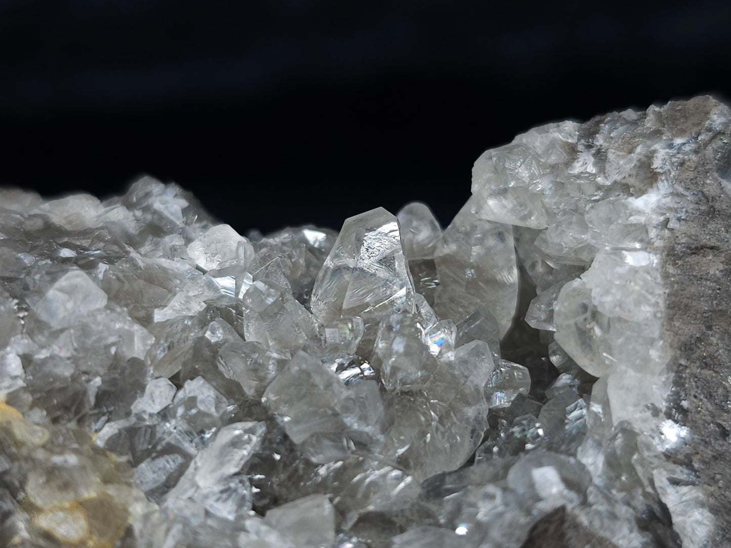 #33152 Super clear Nailhead Spar Calcite geode, Chalcopyrite ore and multiple small fossils in the matrix
