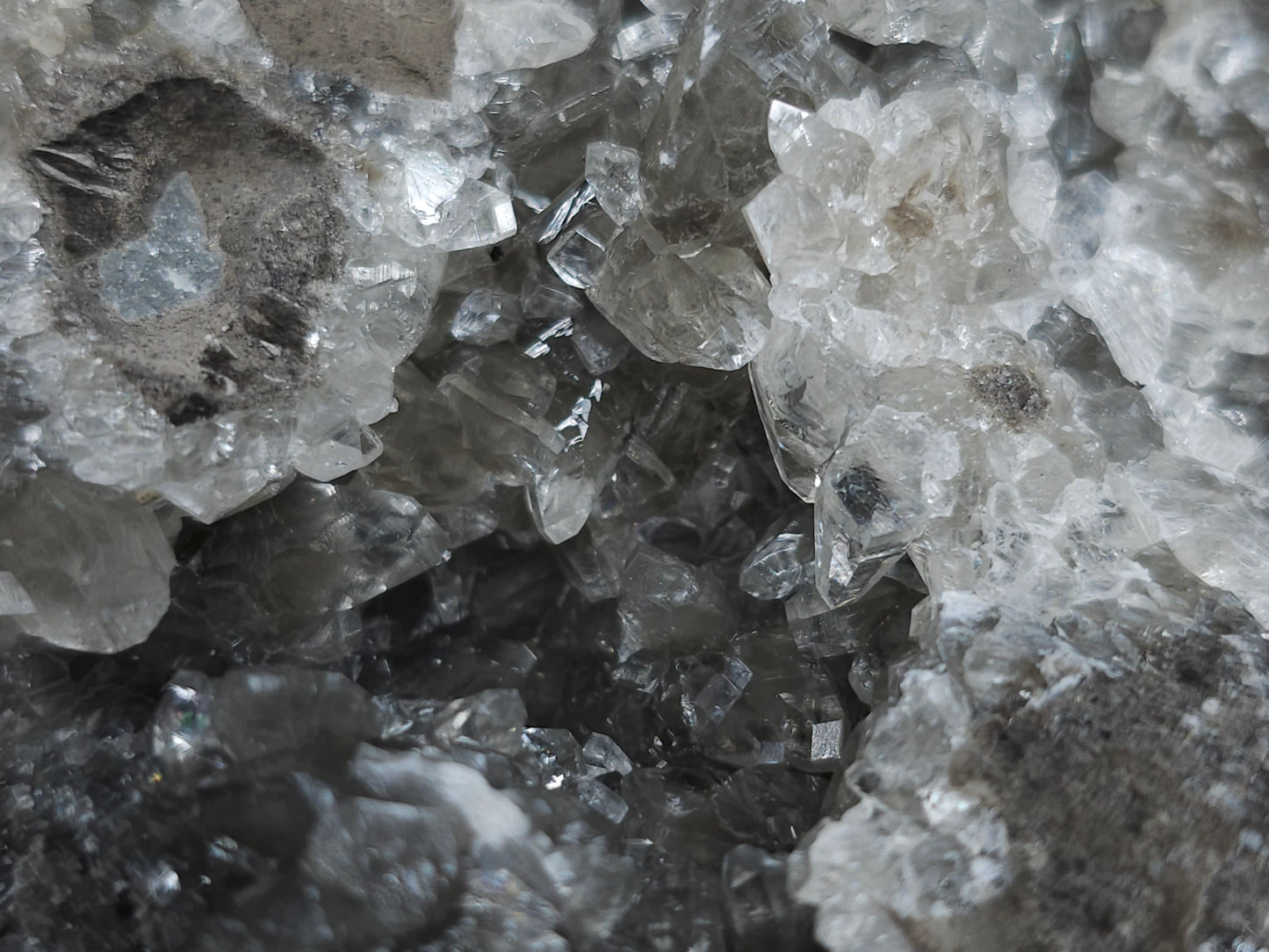#33152 Super clear Nailhead Spar Calcite geode, Chalcopyrite ore and multiple small fossils in the matrix