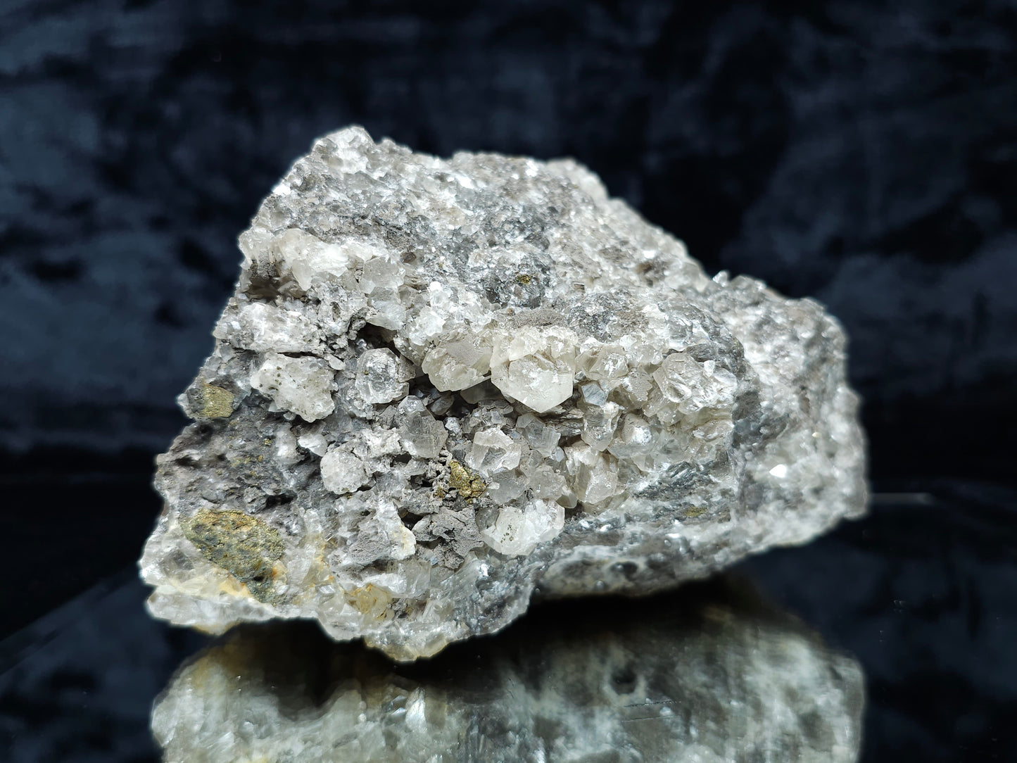 #33152 Super clear Nailhead Spar Calcite geode, Chalcopyrite ore and multiple small fossils in the matrix