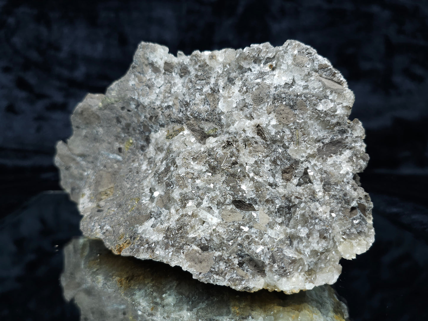 #33152 Super clear Nailhead Spar Calcite geode, Chalcopyrite ore and multiple small fossils in the matrix