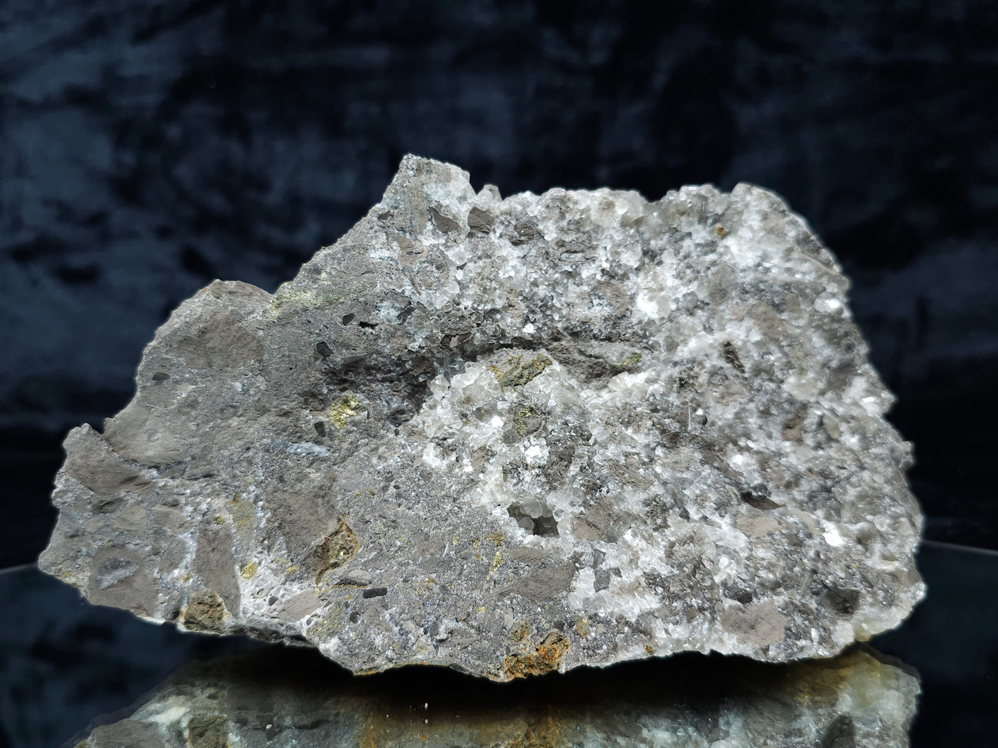 #33152 Super clear Nailhead Spar Calcite geode, Chalcopyrite ore and multiple small fossils in the matrix