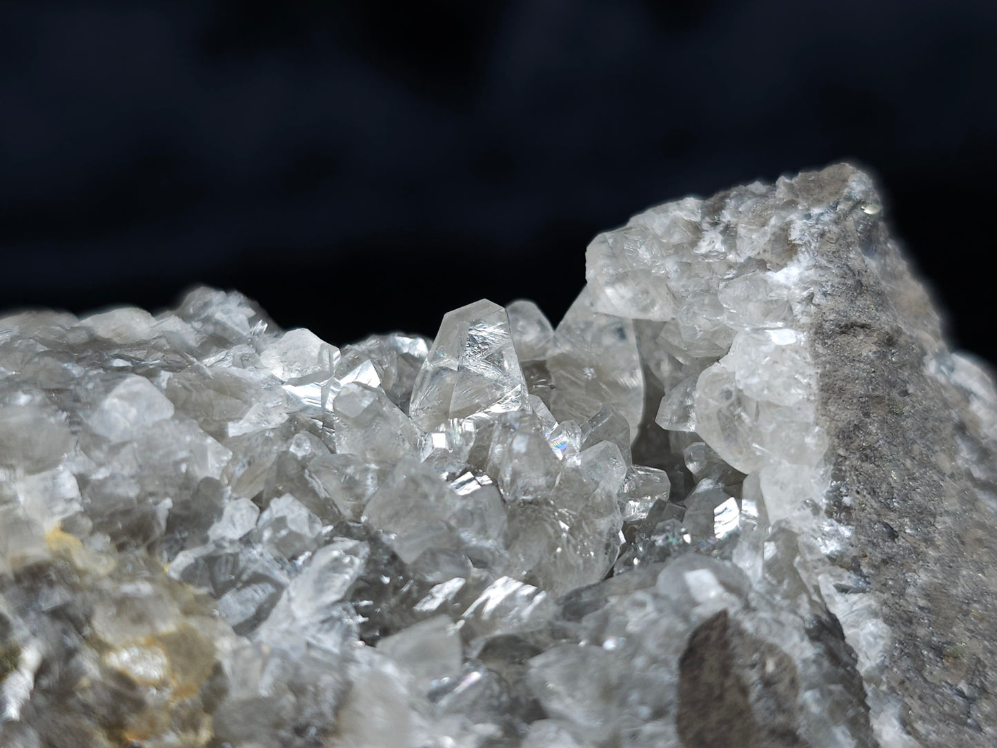 #33152 Super clear Nailhead Spar Calcite geode, Chalcopyrite ore and multiple small fossils in the matrix