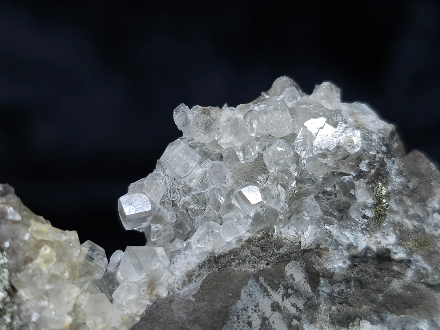 #33154 Super clear Nailhead Spar Calcite cluster with Chalcopyrite ore and multiple small fossils in the matrix