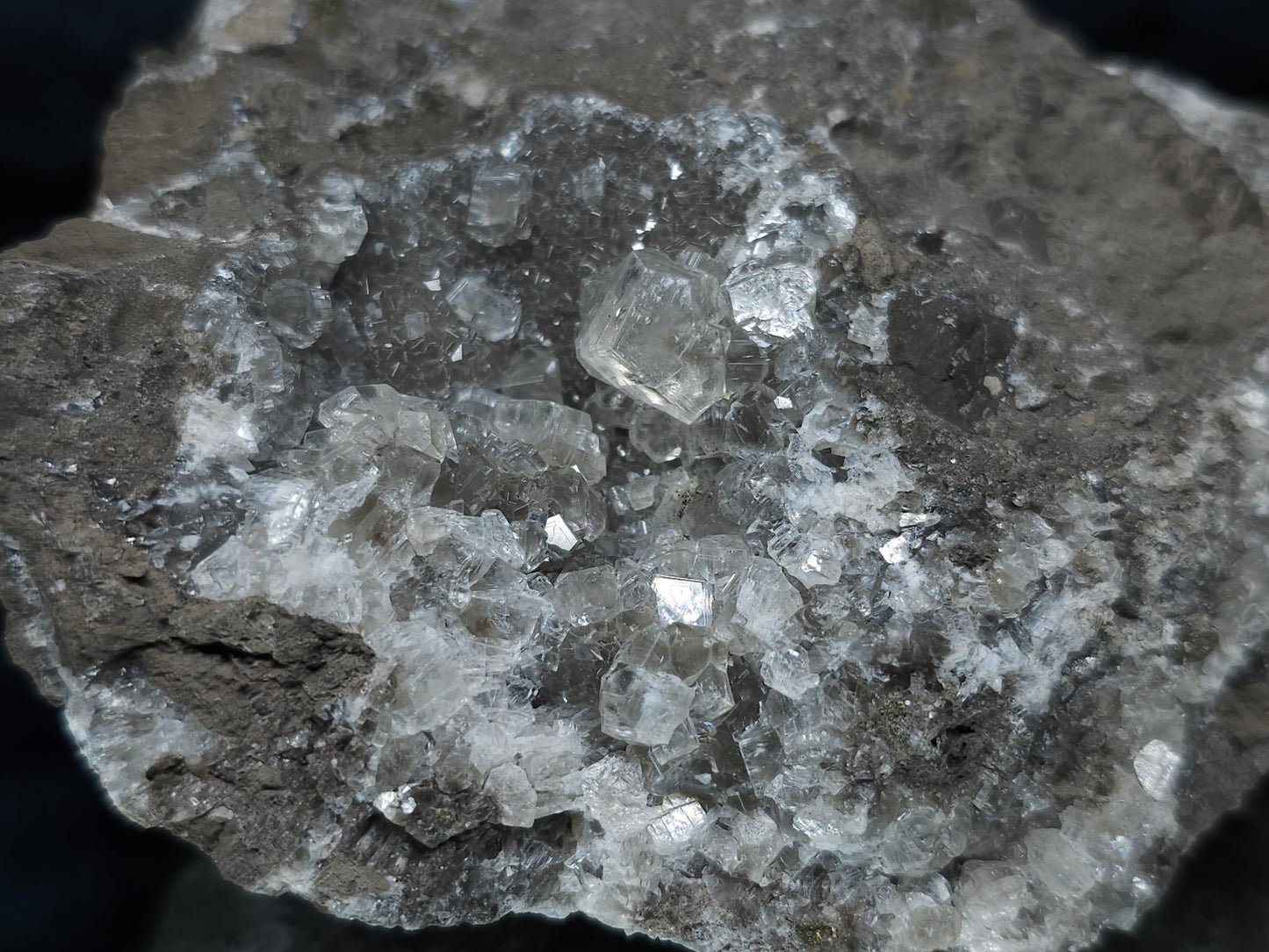 #33155 Super clear Nailhead Spar Calcite cluster with Chalcopyrite ore and multiple small fossils in the matrix