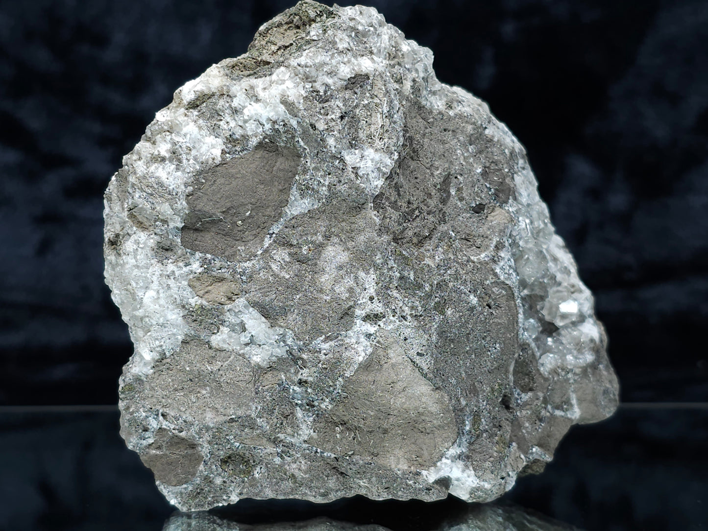 #33155 Super clear Nailhead Spar Calcite cluster with Chalcopyrite ore and multiple small fossils in the matrix