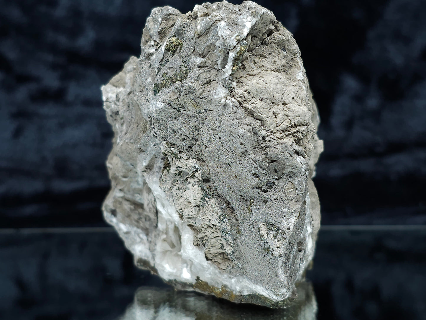 #33156 Super clear Nailhead Spar Calcite geode with Chalcopyrite ore and multiple small fossils in the matrix