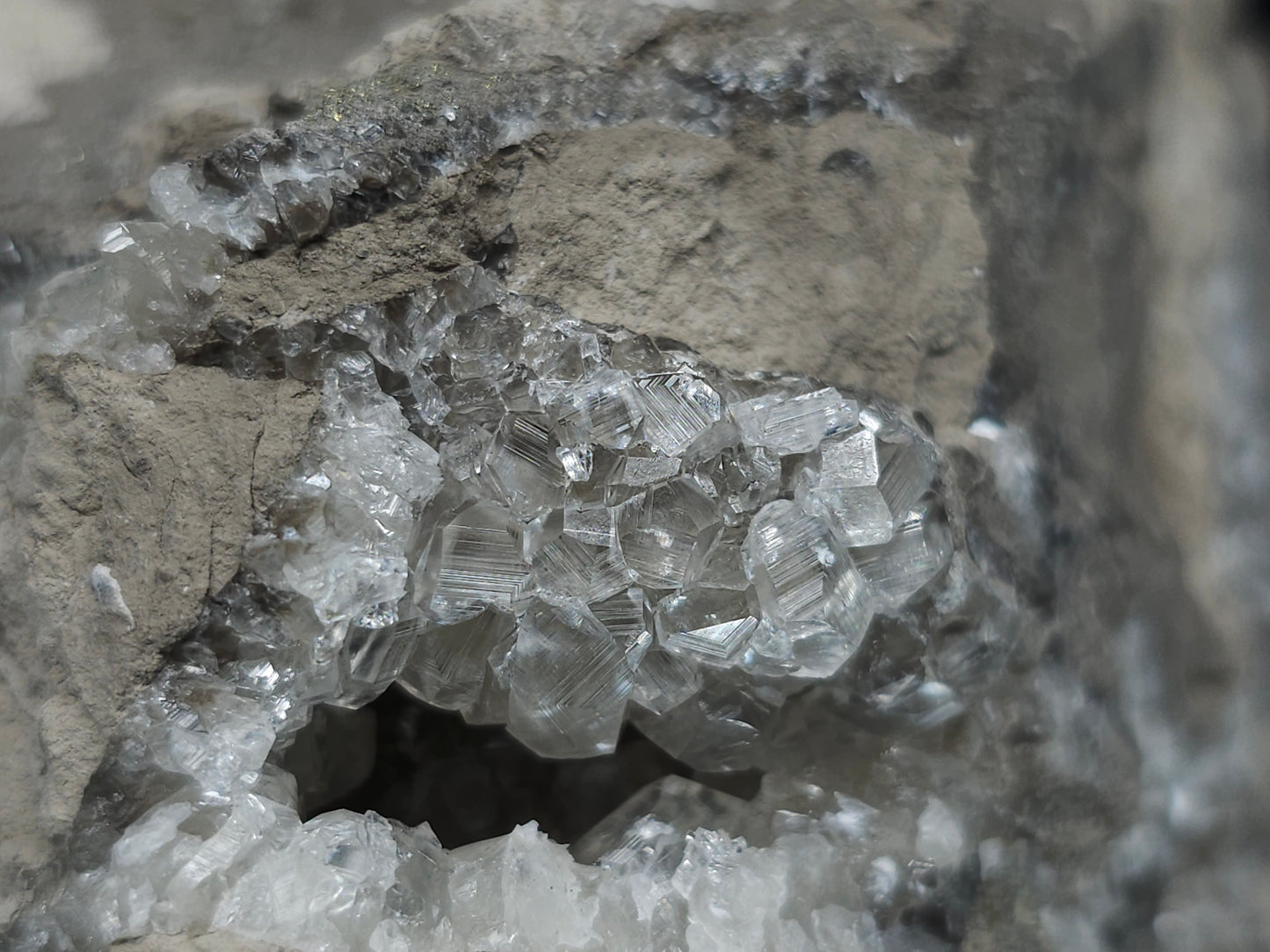 #33158 Super clear Nailhead Spar Calcite geode with Chalcopyrite ore and multiple small fossils in the matrix