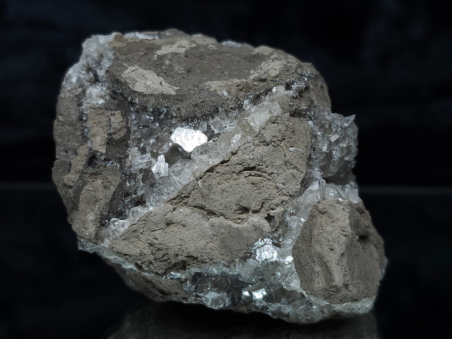 #33158 Super clear Nailhead Spar Calcite geode with Chalcopyrite ore and multiple small fossils in the matrix