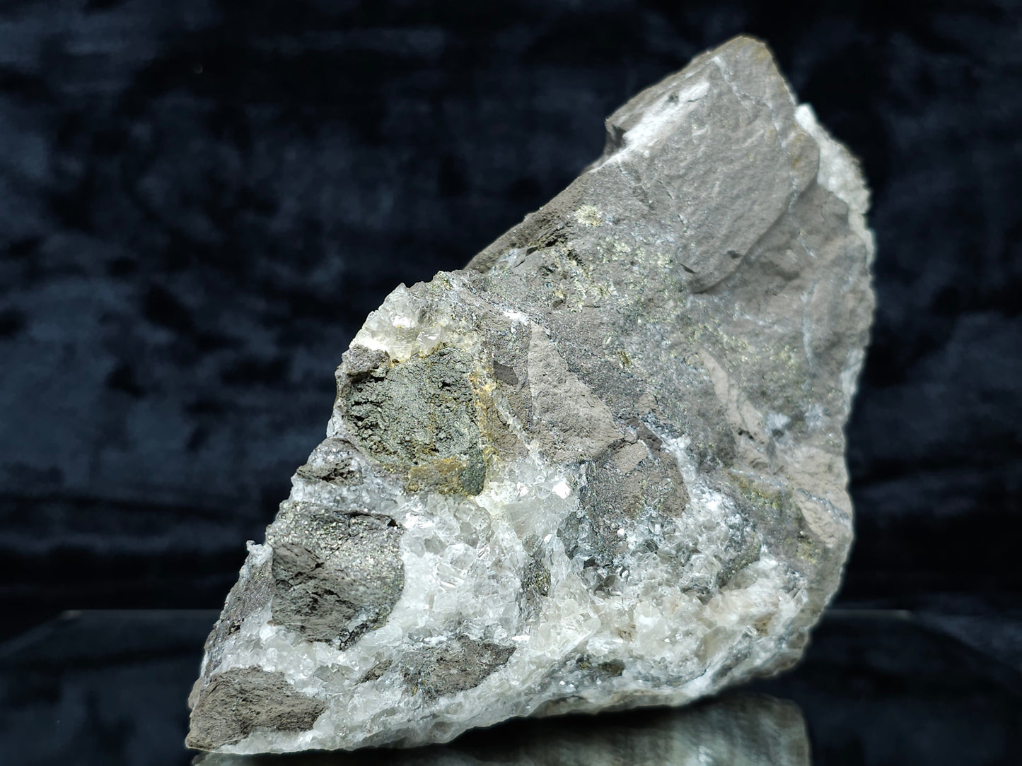 #33159 Super clear Nailhead Spar Calcite geode with Chalcopyrite ore and multiple small fossils in the matrix