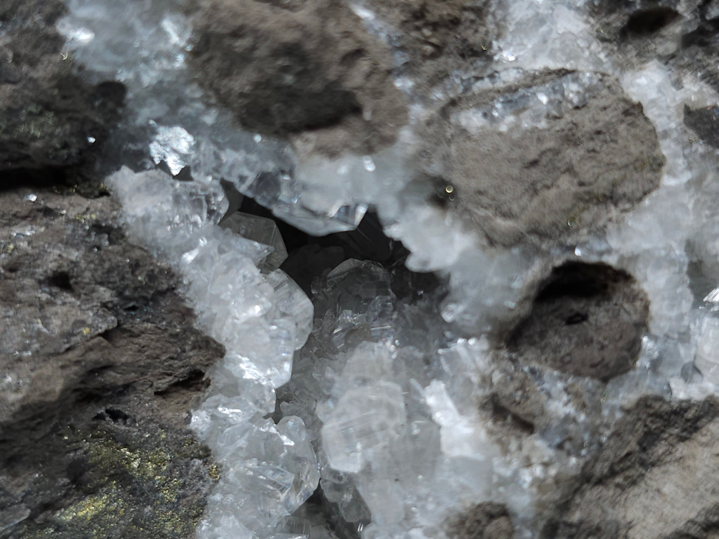 #33160 Super clear Nailhead Spar Calcite geode with Chalcopyrite ore and multiple small fossils in the matrix