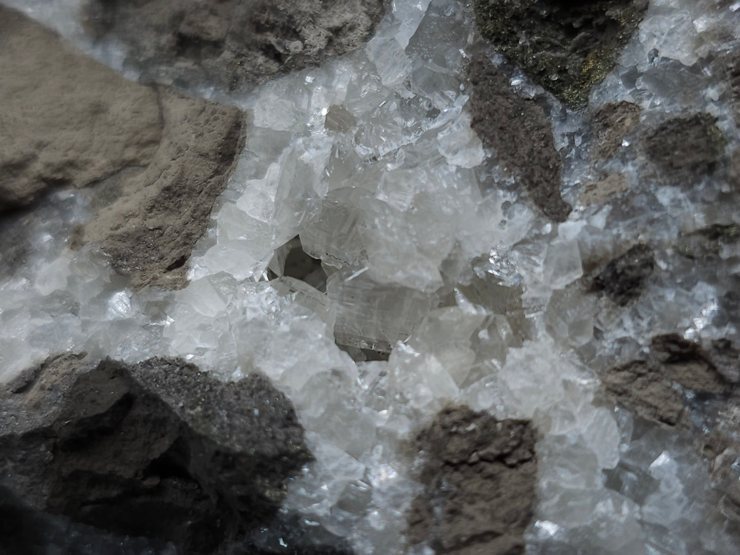 #33160 Super clear Nailhead Spar Calcite geode with Chalcopyrite ore and multiple small fossils in the matrix