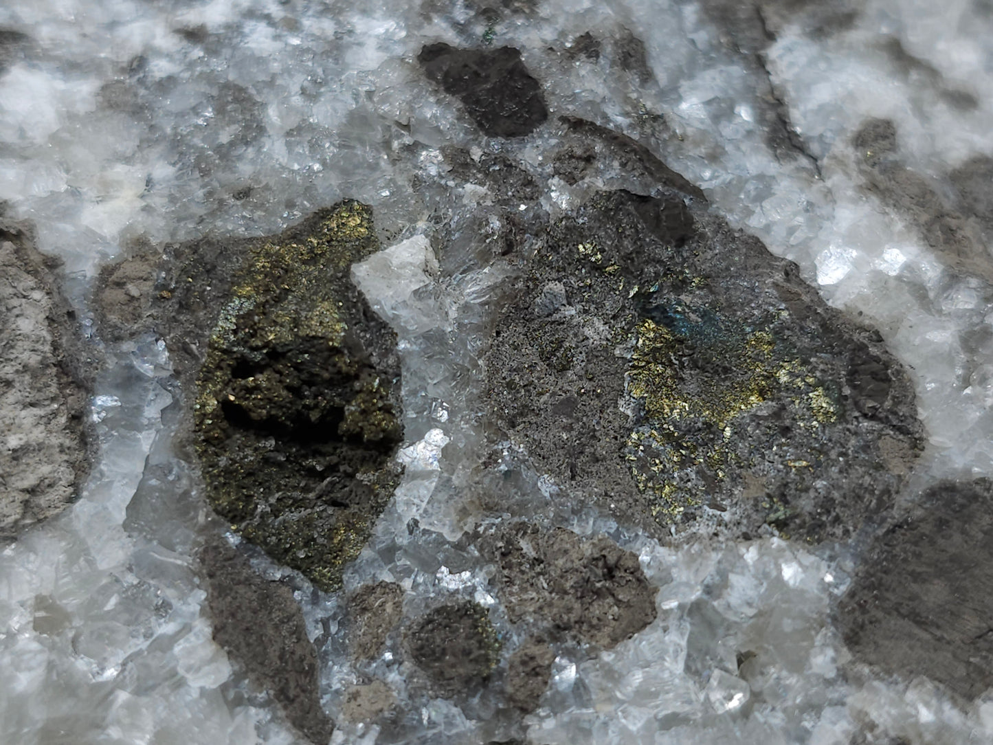 #33160 Super clear Nailhead Spar Calcite geode with Chalcopyrite ore and multiple small fossils in the matrix