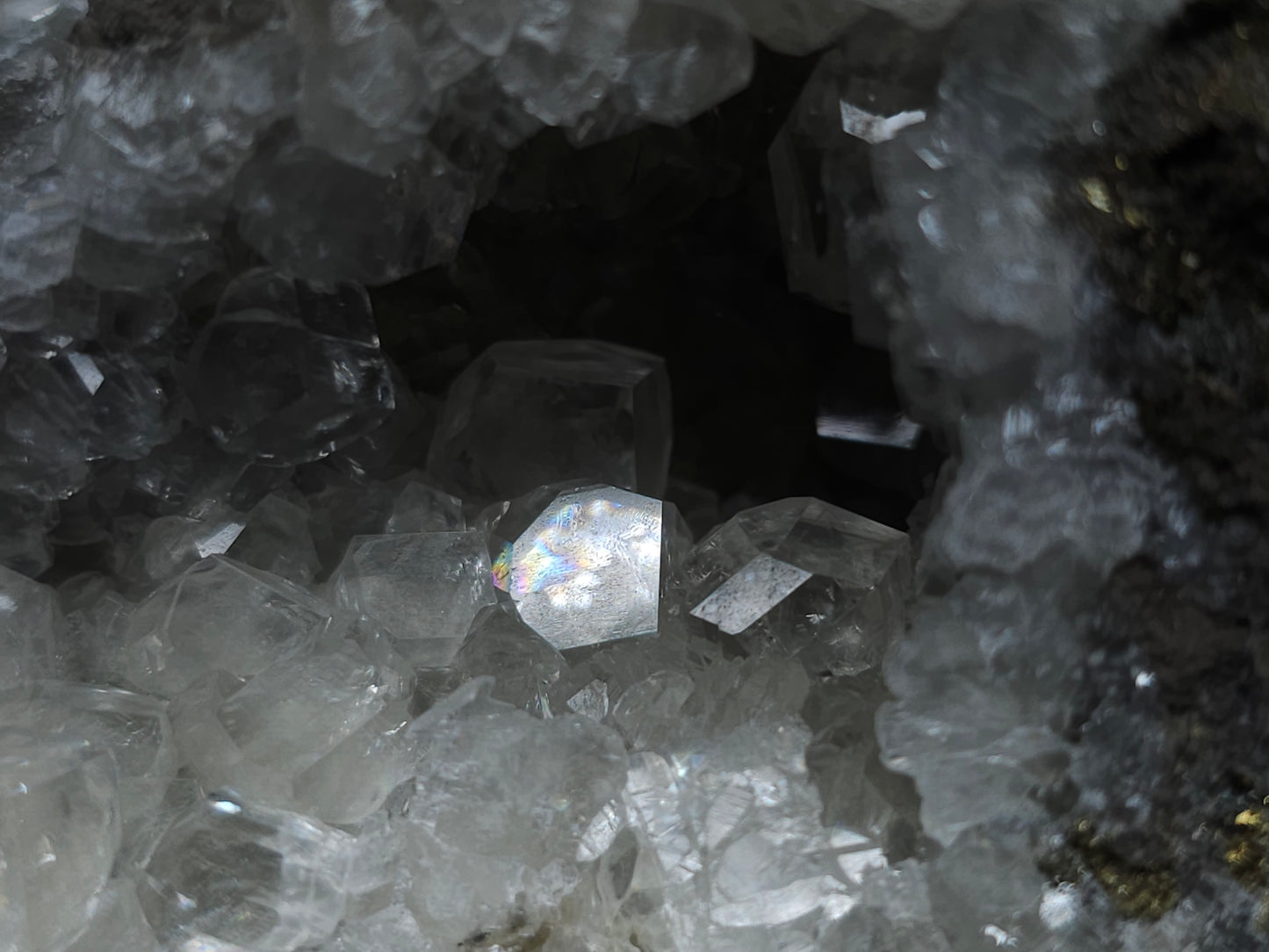 #33163 Super clear Nailhead Spar Calcite geode with Chalcopyrite ore and multiple small fossils in the matrix