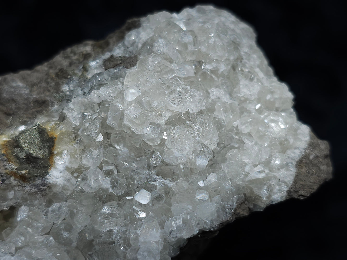 #33163 Super clear Nailhead Spar Calcite geode with Chalcopyrite ore and multiple small fossils in the matrix