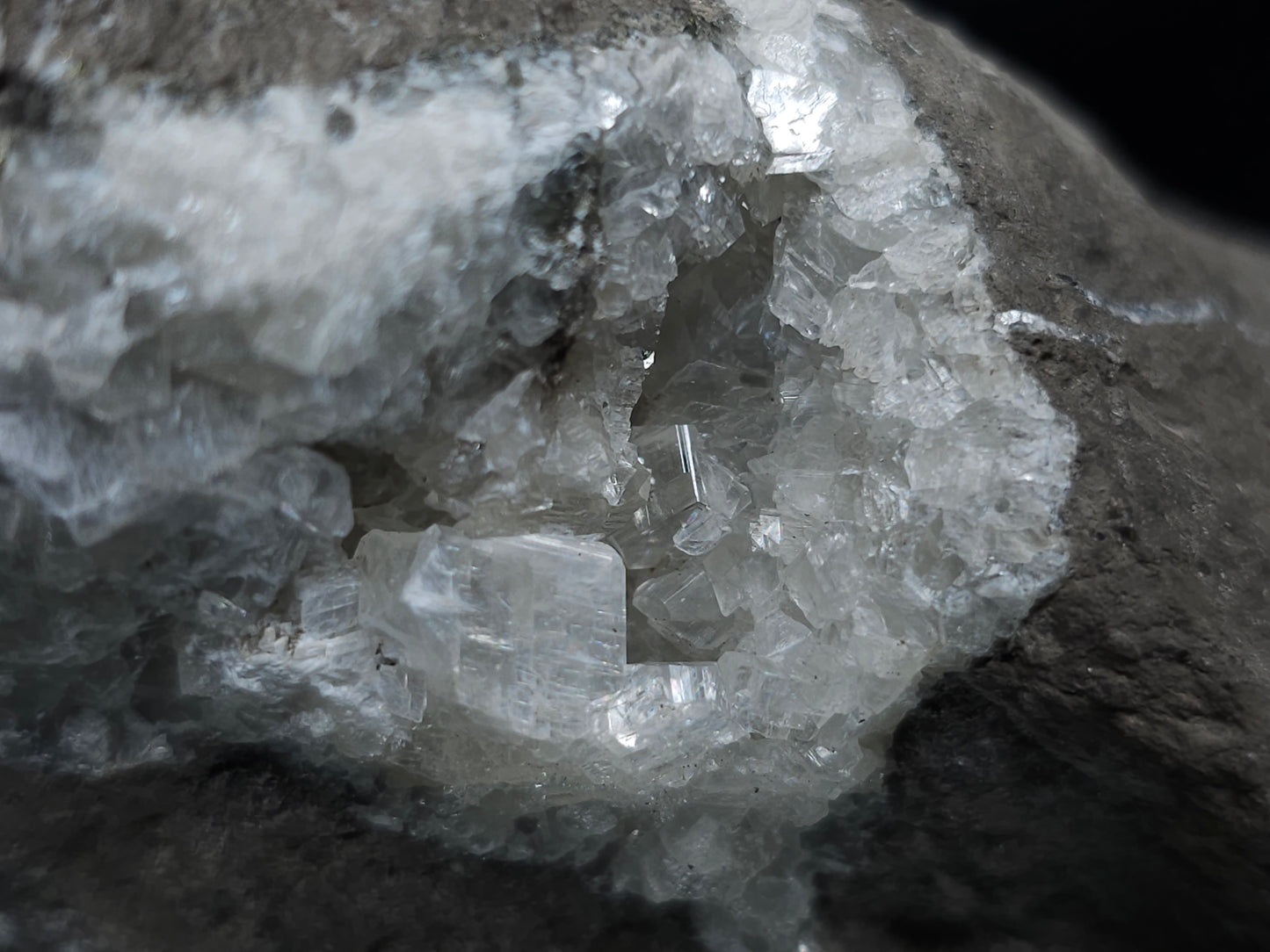 #33163 Super clear Nailhead Spar Calcite geode with Chalcopyrite ore and multiple small fossils in the matrix